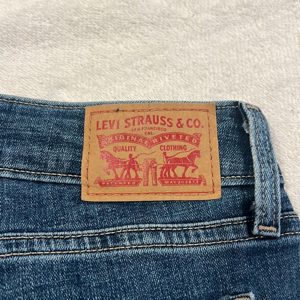 Women’s Levi jeans